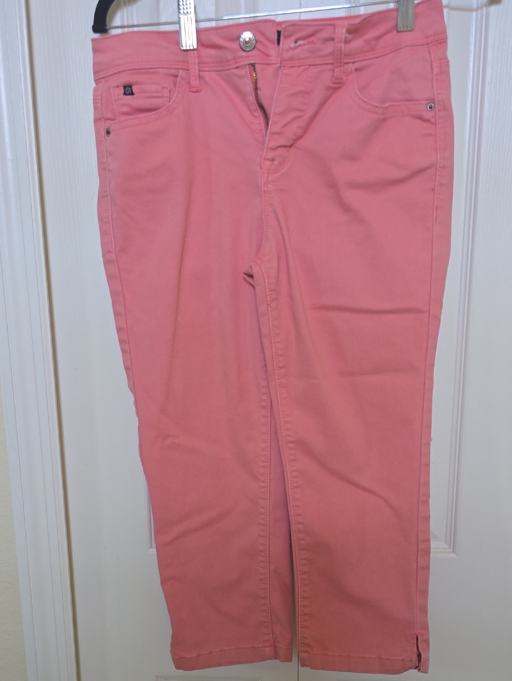 Coral Straight-Leg Capri